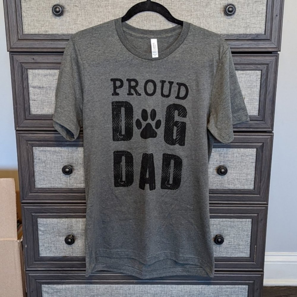 Medium Gray Men's “Proud Dog Dad” Graphic Tee